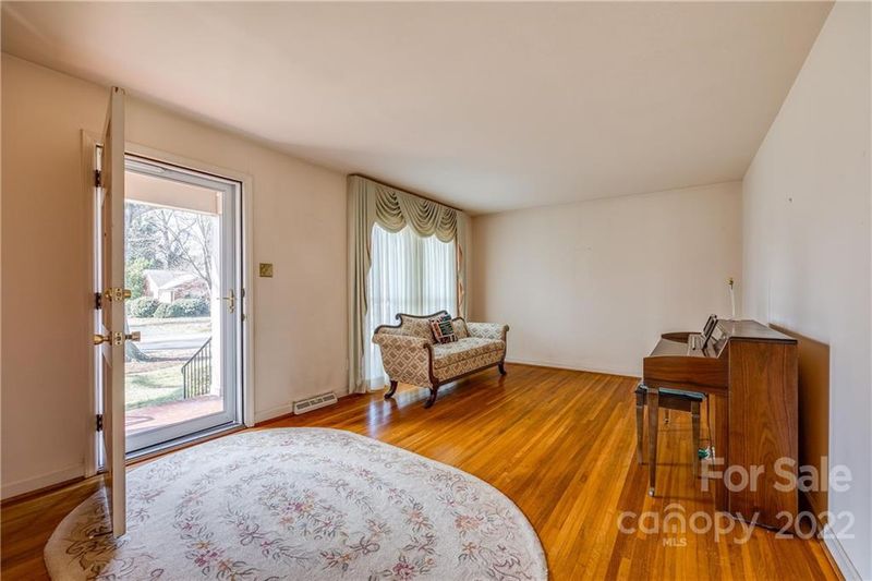4727 Walden Ct, Charlotte, NC 28210