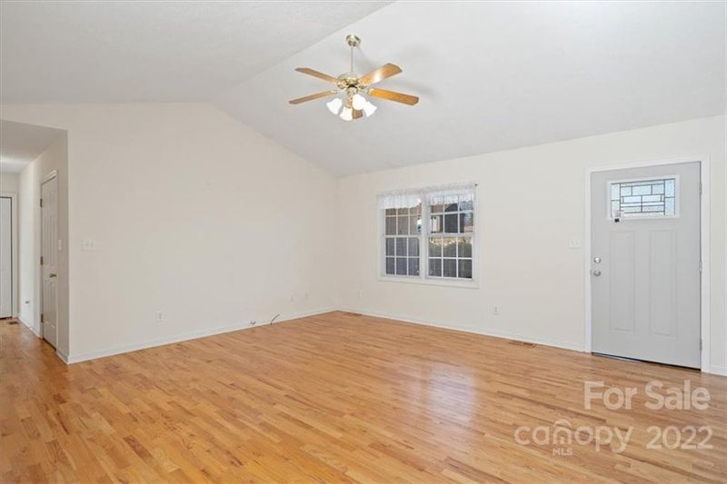 1391 Millrace Dr, Conover, NC 28613
