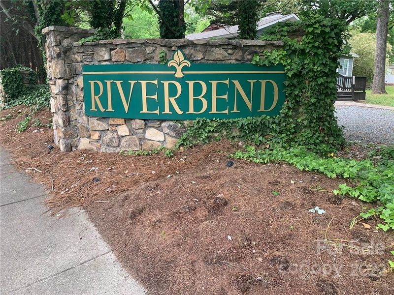 2334 Winding River Dr, Charlotte, NC 28214