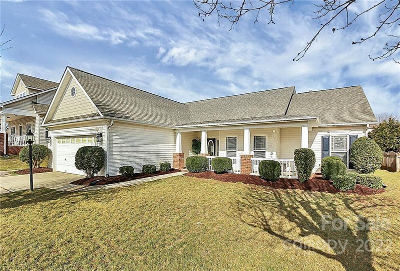 8637 Castle Cliff Dr, Matthews, NC 28105