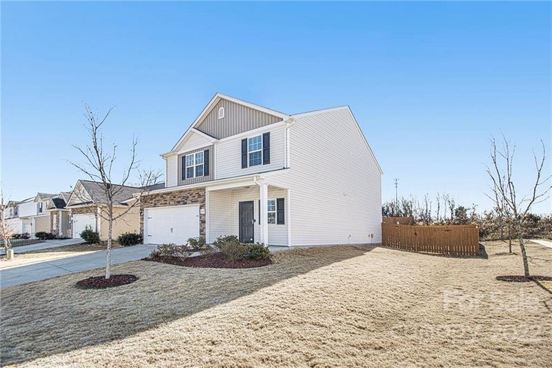 9117 Avery Meadows Dr, Charlotte, NC 28216