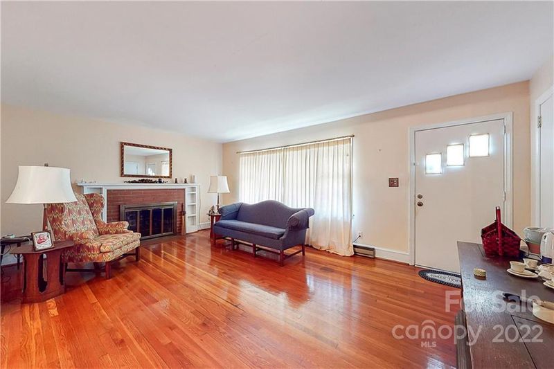 1032 Dresden Dr W, Charlotte, NC 28205