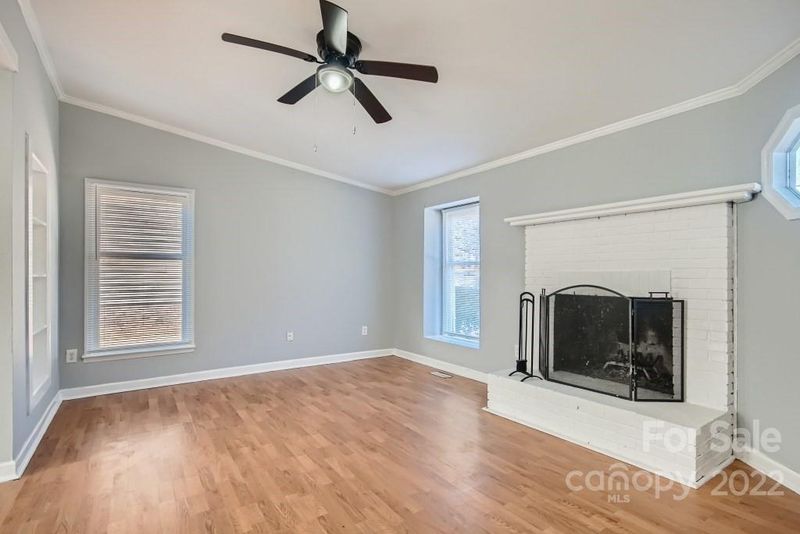 8808 Idlewild Rd, Charlotte, NC 28227