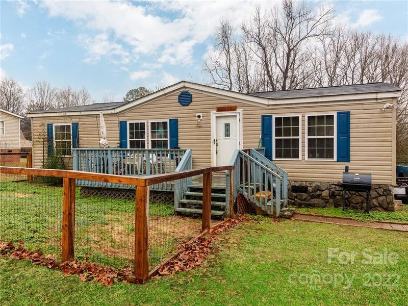 1253 Meadowland Dr, Lincolnton, NC 28092