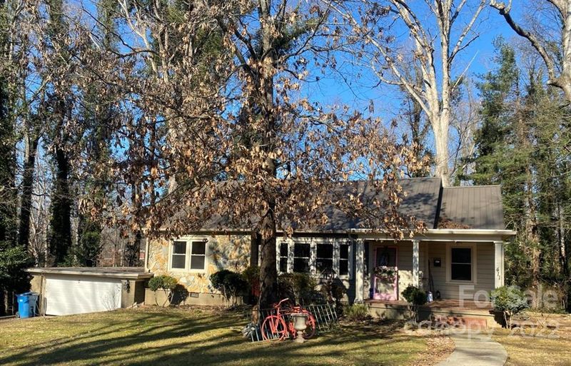 411 7th Ave NE, Hickory, NC 28601