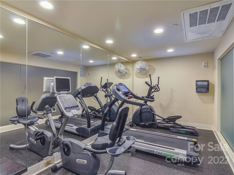 701 Royal Ct #802, Charlotte, NC 28202