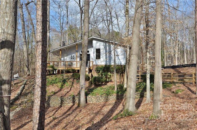701 Mountainview Dr, Charlotte, NC 28270