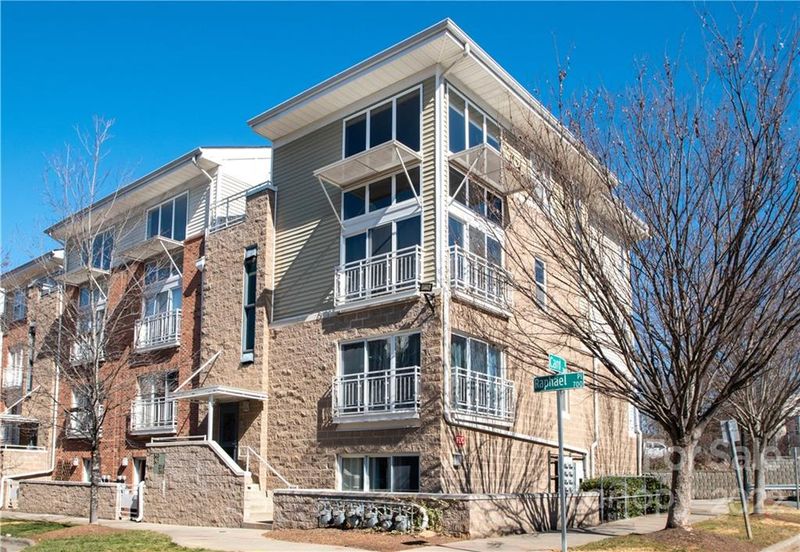 647 Raphael Pl, Charlotte, NC 28205