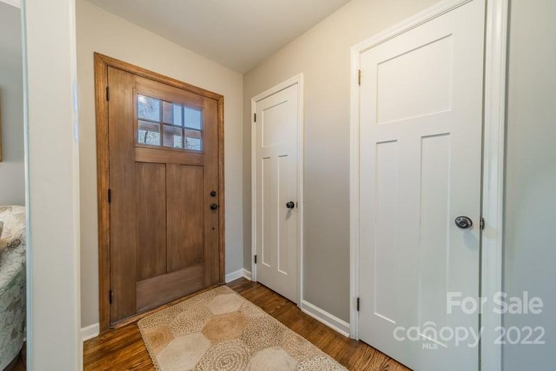 556 Sandridge Rd, Charlotte, NC 28210