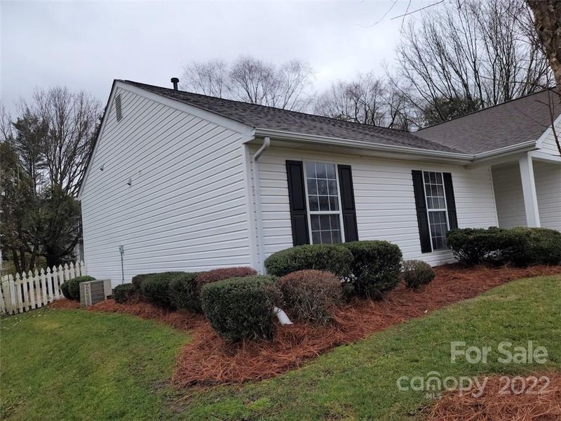 1290 Midlake Rd, Kannapolis, NC 28083