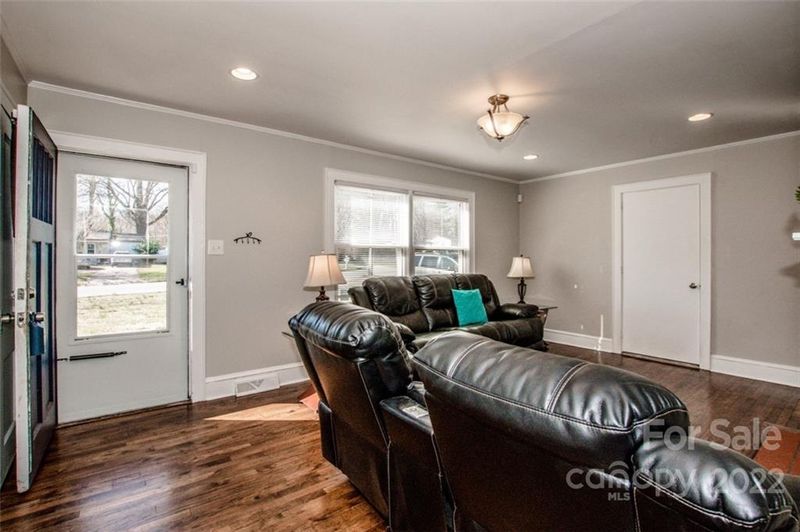 635 Hartness Rd, Statesville, NC 28677