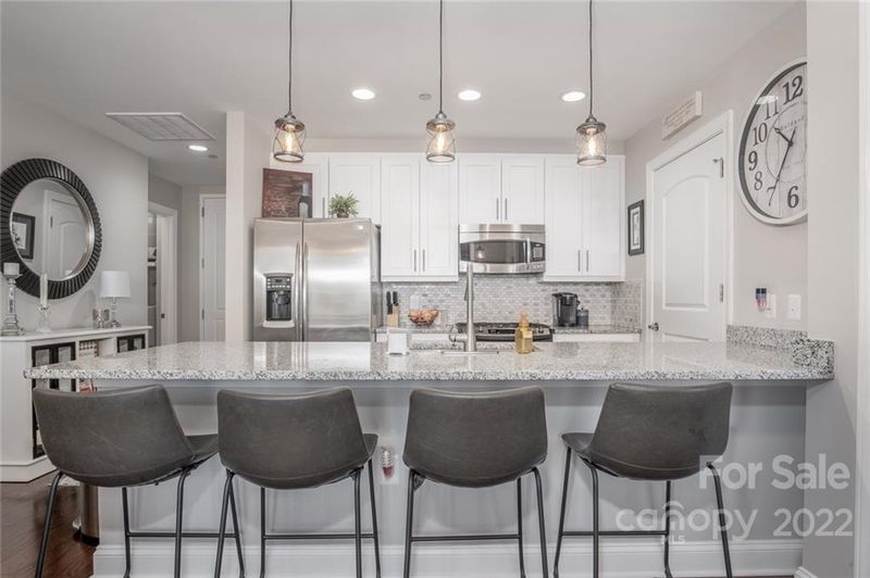 701 Royal Ct #810, Charlotte, NC 28202