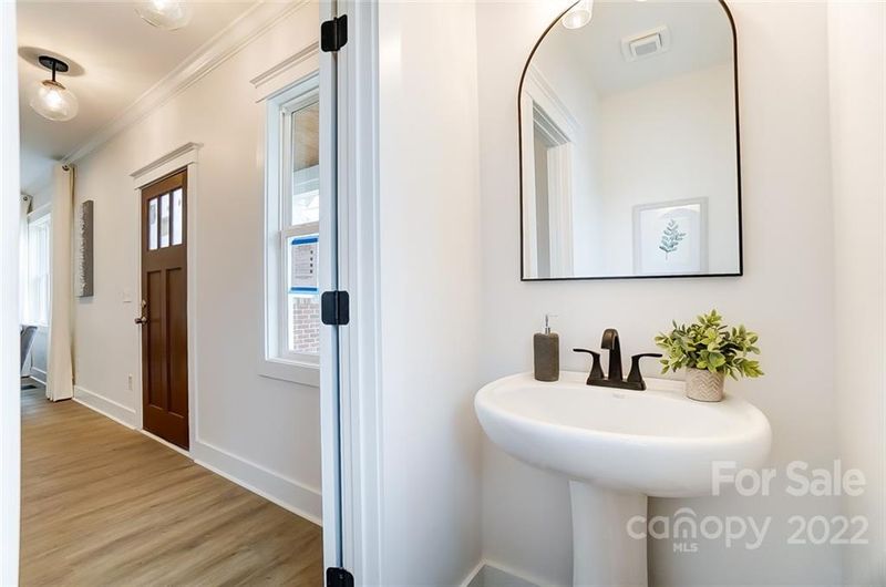 1807 Vinton St, Charlotte, NC 28216