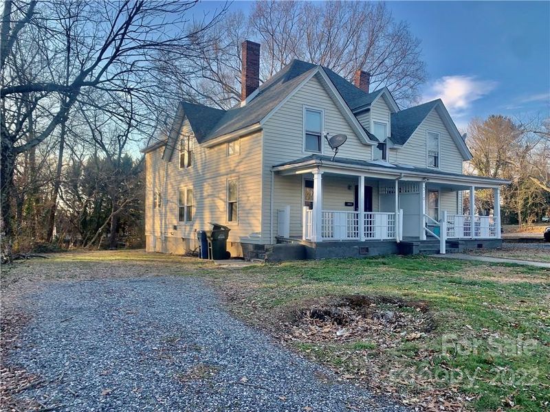 310 3rd St SE, Hickory, NC 28602
