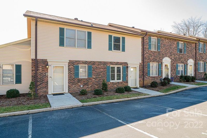 1330 5th St NE #182, Hickory, NC 28601