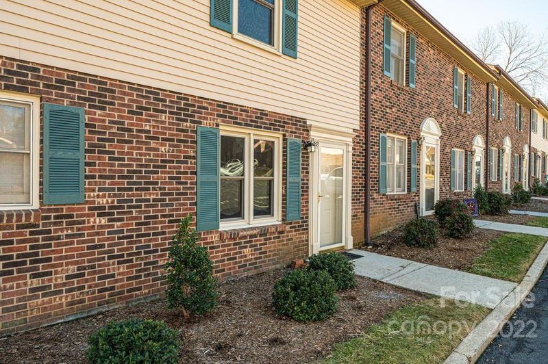 1330 5th St NE #182, Hickory, NC 28601