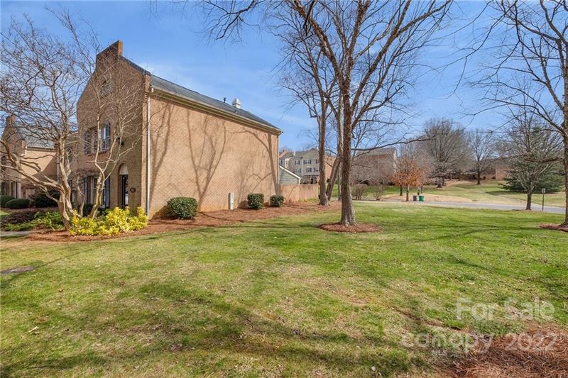 6812 Dumbarton Dr, Charlotte, NC 28210
