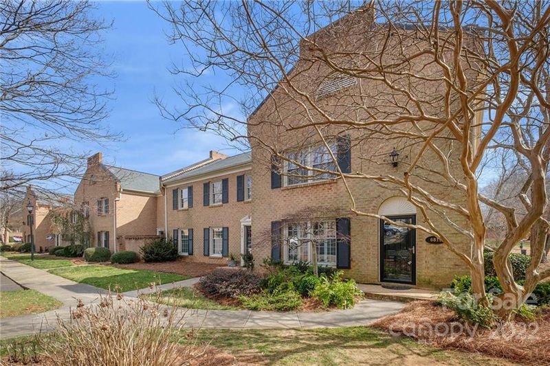 6812 Dumbarton Dr, Charlotte, NC 28210