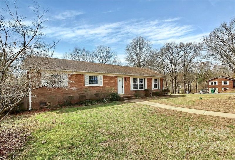8600 Sunflower Rd, Charlotte, NC 28227