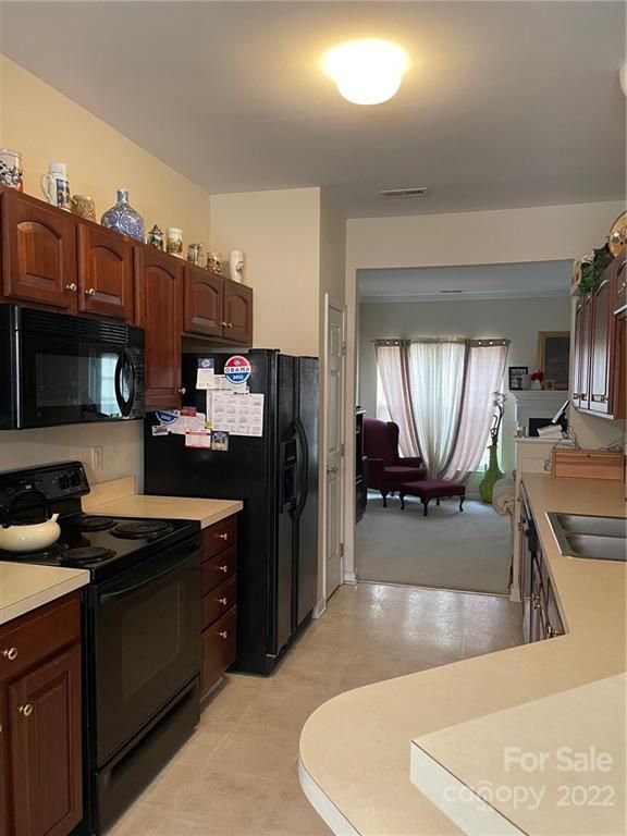 7109 Flying Scotsman Dr, Charlotte, NC 28213
