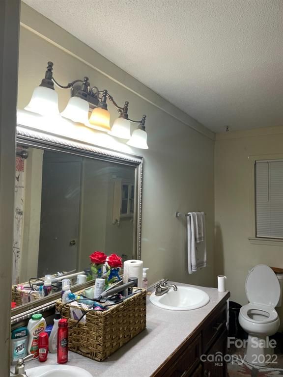 2186 Belmar St, Newton, NC 28658