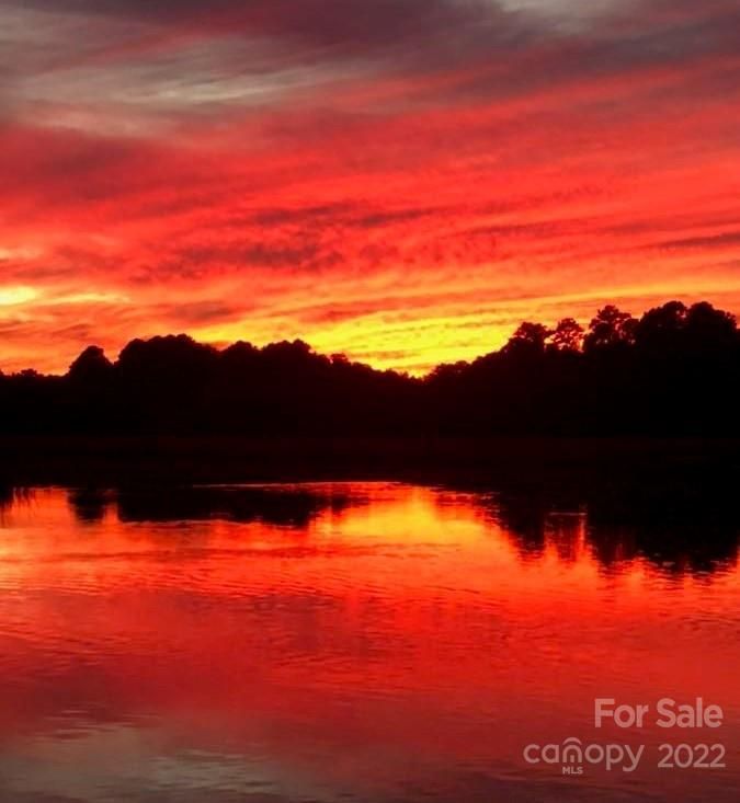 5396 Commodore Pl, Lake Wylie, SC 29710
