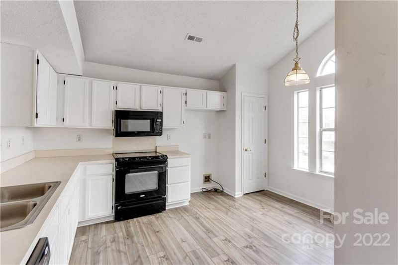 3203 Bracey Ct, Matthews, NC 28105