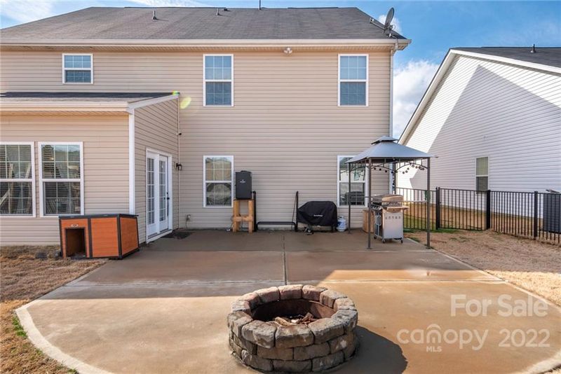 6138 Canyon Trl, Denver, NC 28037