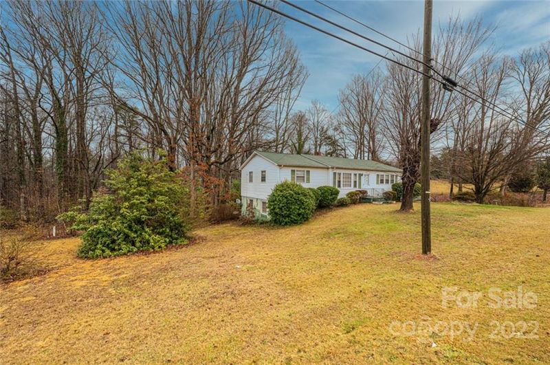875 21st Street Dr SE, Hickory, NC 28602