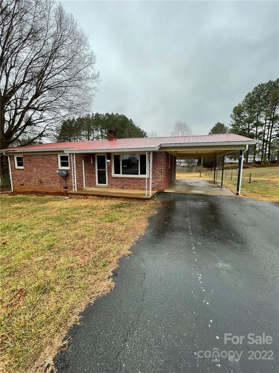 2344 Angle Dr, Conover, NC 28613