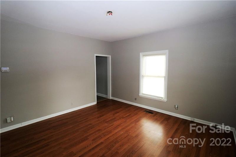 203 S Clay St, Lowell, NC 28098