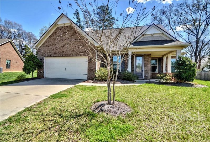 8709 Mullis Forest Ct, Mint Hill, NC 28227