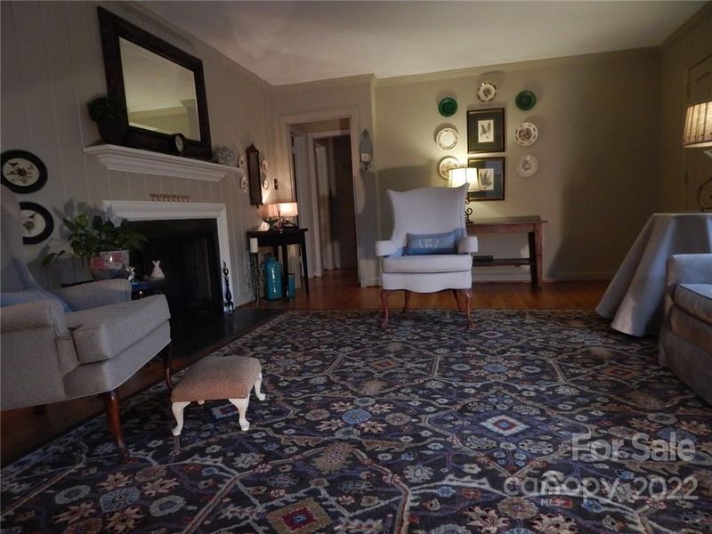 1360 4th St NW, Hickory, NC 28601