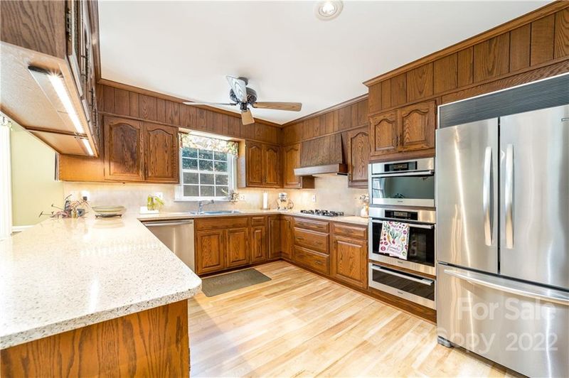 932 Athenian Dr, Gastonia, NC 28052