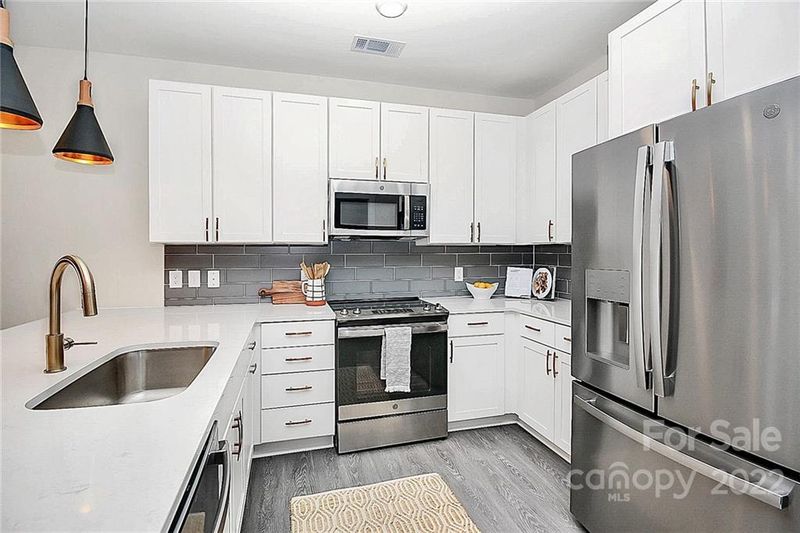 3630 N Davidson St #2202, Charlotte, NC 28205
