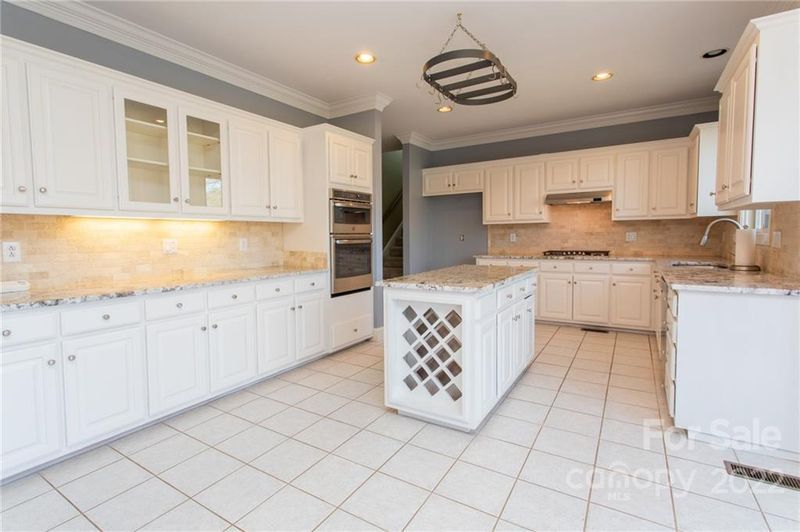 5200 Downing Creek Dr, Charlotte, NC 28269