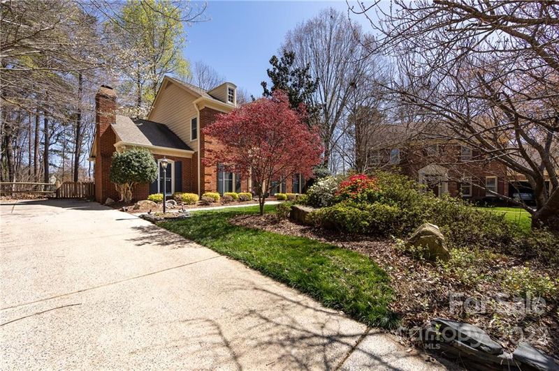 250 Wainsley Pl, Matthews, NC 28105