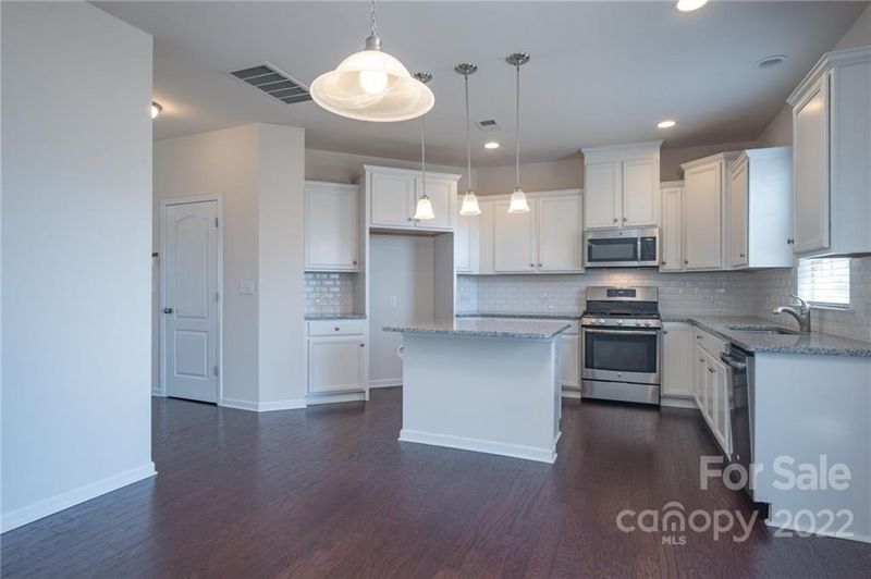 6251 Cloverdale Dr, Tega Cay, SC 29708
