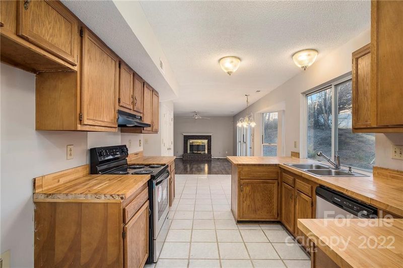 10709 Trumble Ln, Charlotte, NC 28262