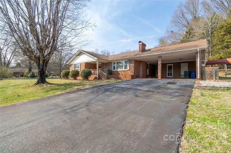 804 13th St NW, Conover, NC 28613
