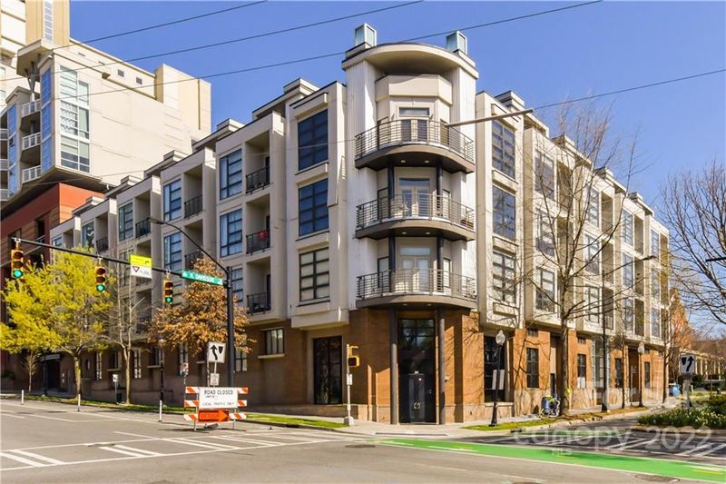 525 E 6th St #302, Charlotte, NC 28202