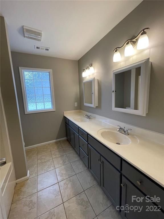3217 St Vincent Dr, Claremont, NC 28610
