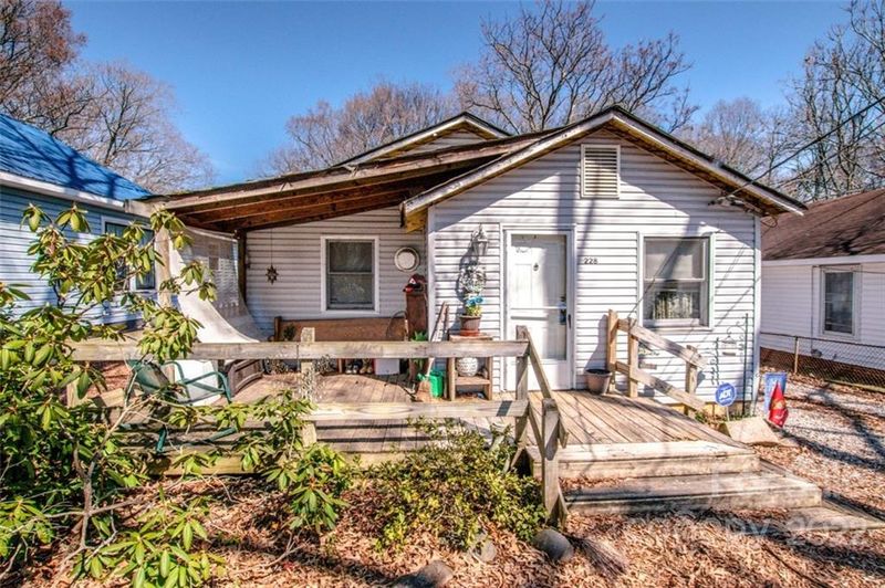 228 E Wilson Ave, Mooresville, NC 28115