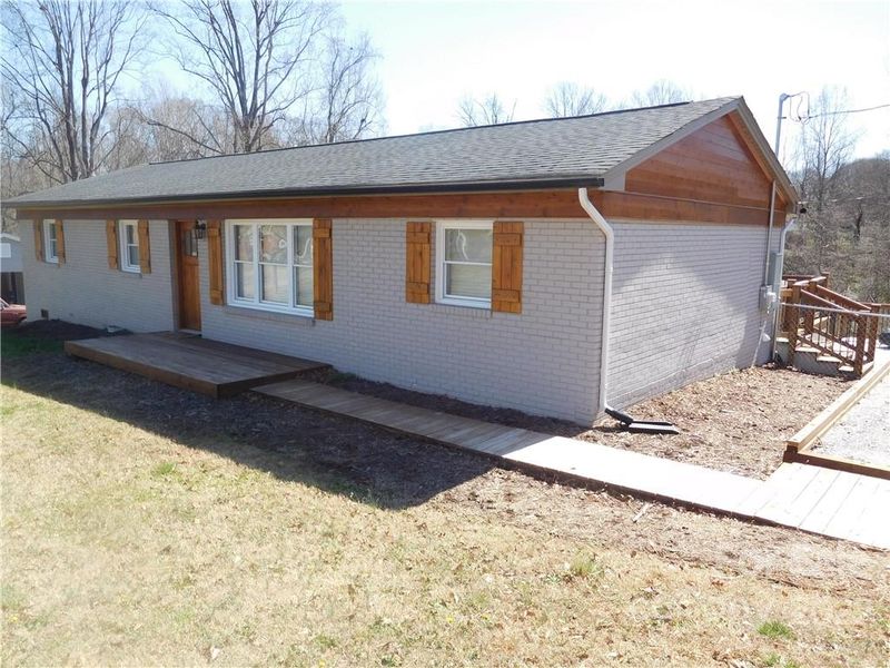 2205 Ridgewood Dr, Gastonia, NC 28054