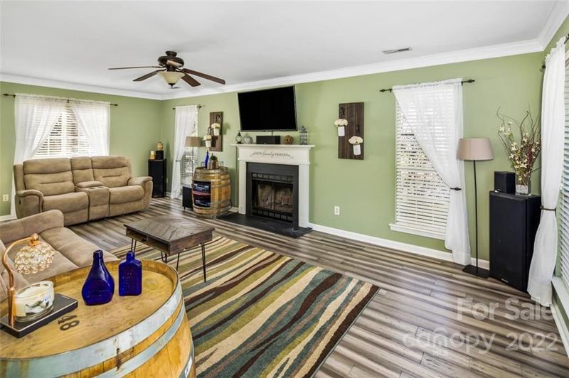 4037 Huntmeadow Dr, Charlotte, NC 28269
