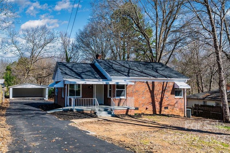 3010 8th Ave SW, Hickory, NC 28601