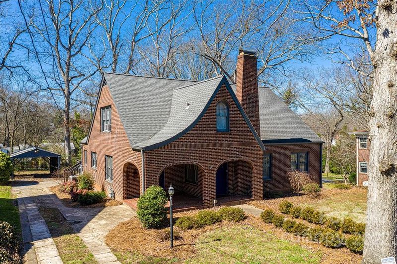 523 4th St NW, Hickory, NC 28601