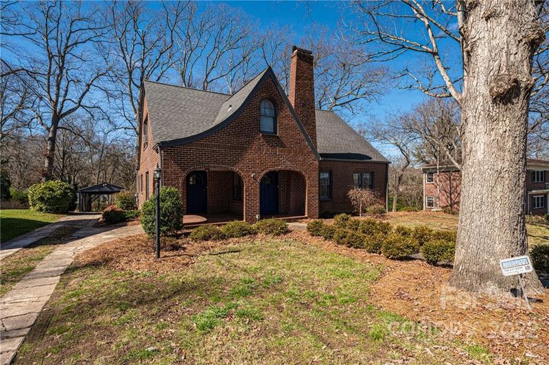523 4th St NW, Hickory, NC 28601