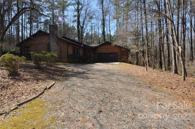 930 Pineview Lakes Dr, Chester, SC 29706