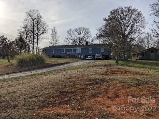 421 Springs Rd, Dallas, NC 28034